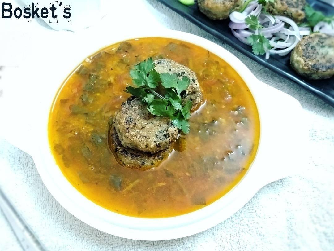 Aaloo Tikki with Spinach Sambhar